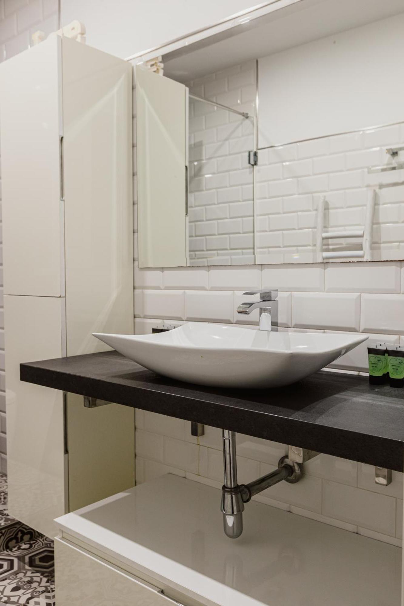 Modern And Functional In Sierpes Centro Apartamento